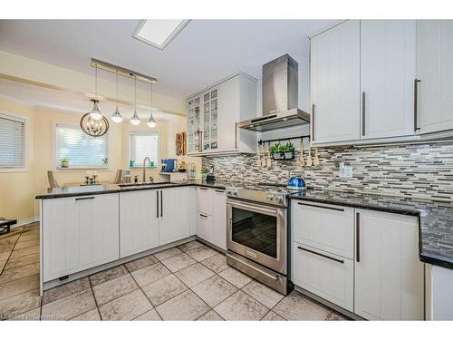 2378 Headon Road, Burlington, ON - Indoor Photo Showing Kitchen With Upgraded Kitchen