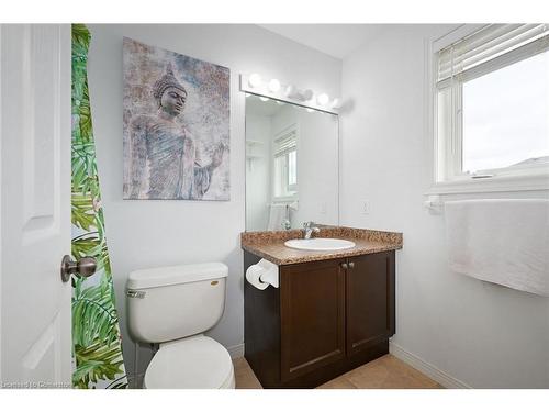 7 Periwinkle Drive, Hannon, ON - Indoor Photo Showing Bathroom