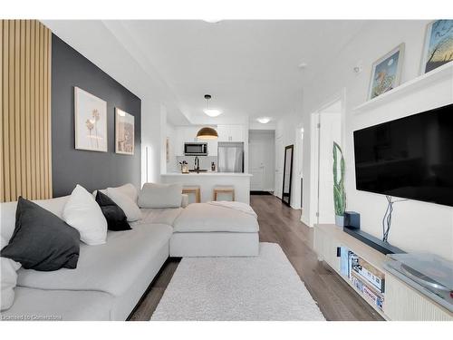 141-5055 Greenlane Road, Beamsville, ON - Indoor Photo Showing Living Room