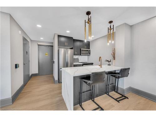 141-5055 Greenlane Road, Beamsville, ON - Indoor Photo Showing Kitchen With Stainless Steel Kitchen With Upgraded Kitchen