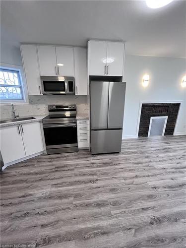 B-299 Ottawa Street N, Hamilton, ON - Indoor Photo Showing Kitchen