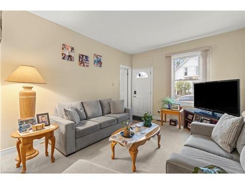 94 Canada Street, Hamilton, ON - Indoor Photo Showing Living Room