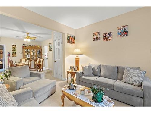 94 Canada Street, Hamilton, ON - Indoor Photo Showing Living Room