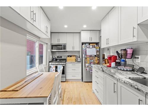 94 Canada Street, Hamilton, ON - Indoor Photo Showing Kitchen With Upgraded Kitchen