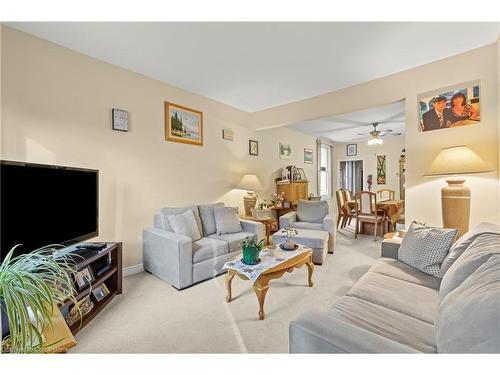 94 Canada Street, Hamilton, ON - Indoor Photo Showing Living Room