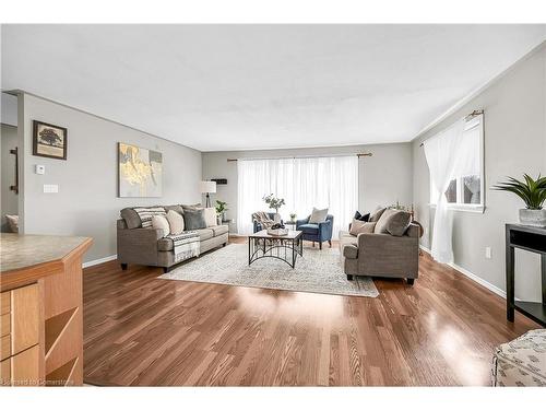 1889 Haldimand Road 17, Cayuga, ON - Indoor Photo Showing Living Room