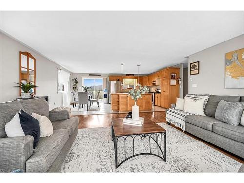 1889 Haldimand Road 17, Cayuga, ON - Indoor Photo Showing Living Room