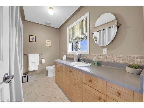 1889 Haldimand Road 17, Cayuga, ON - Indoor Photo Showing Bathroom