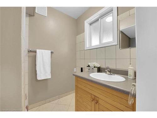 1889 Haldimand Road 17, Cayuga, ON - Indoor Photo Showing Bathroom