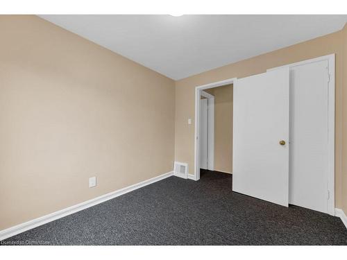 34 Sumach Street, Hamilton, ON - Indoor Photo Showing Other Room