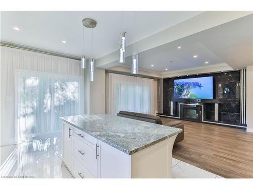 5-1261 Mohawk Road, Ancaster, ON - Indoor Photo Showing Kitchen With Upgraded Kitchen