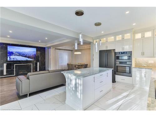 5-1261 Mohawk Road, Ancaster, ON - Indoor Photo Showing Kitchen With Upgraded Kitchen