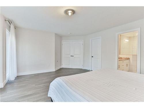 5-1261 Mohawk Road, Ancaster, ON - Indoor Photo Showing Bedroom