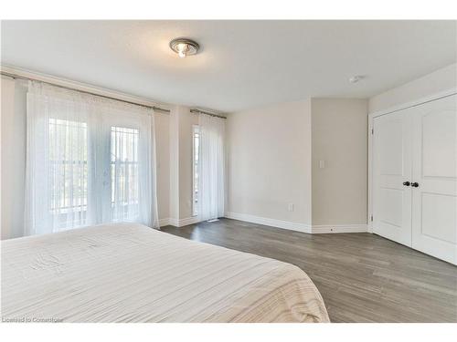 5-1261 Mohawk Road, Ancaster, ON - Indoor Photo Showing Bedroom