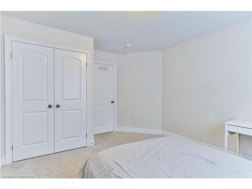 5-1261 Mohawk Road, Ancaster, ON - Indoor Photo Showing Bedroom