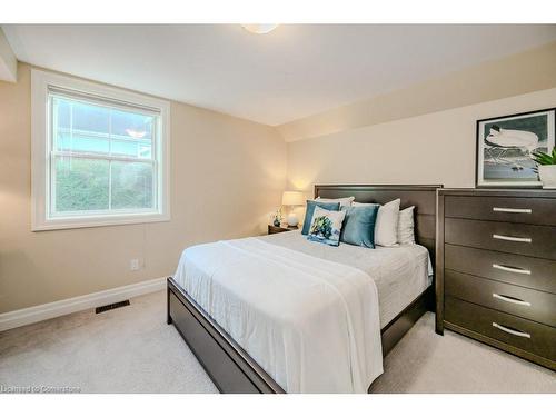 2 Chedoke Avenue, Hamilton, ON - Indoor Photo Showing Bedroom