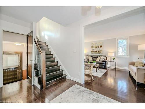 2 Chedoke Avenue, Hamilton, ON - Indoor Photo Showing Living Room