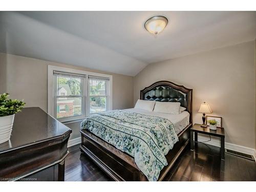 2 Chedoke Avenue, Hamilton, ON - Indoor Photo Showing Bedroom