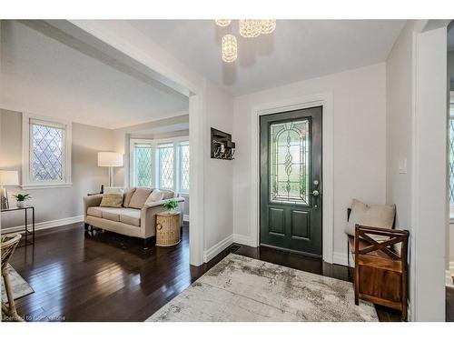 2 Chedoke Avenue, Hamilton, ON - Indoor Photo Showing Living Room