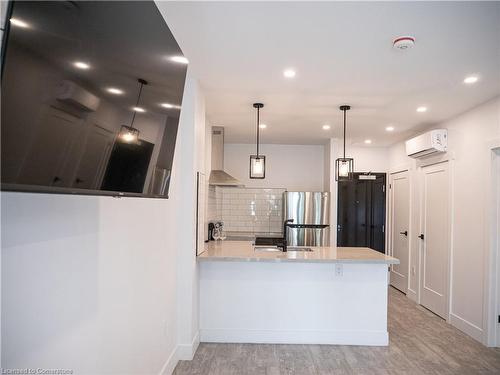 1-284 James Street N, Hamilton, ON - Indoor Photo Showing Kitchen