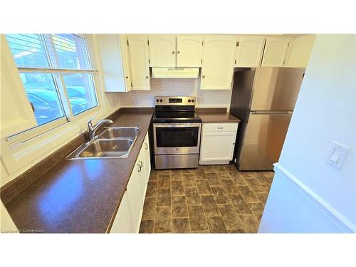 45-151 Linwell Road, St. Catharines, ON - Indoor Photo Showing Kitchen With Double Sink