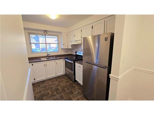 45-151 Linwell Road, St. Catharines, ON - Indoor Photo Showing Kitchen With Double Sink