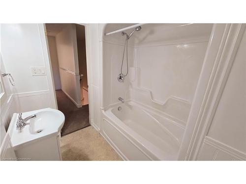 45-151 Linwell Road, St. Catharines, ON - Indoor Photo Showing Bathroom