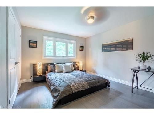 138 Uphill Court, Ancaster, ON - Indoor Photo Showing Bedroom