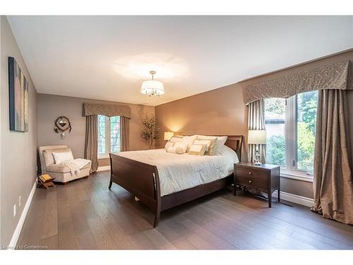 138 Uphill Court, Ancaster, ON - Indoor Photo Showing Bedroom