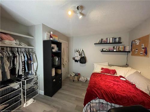 18 Rosewell Street, Hamilton, ON - Indoor Photo Showing Bedroom