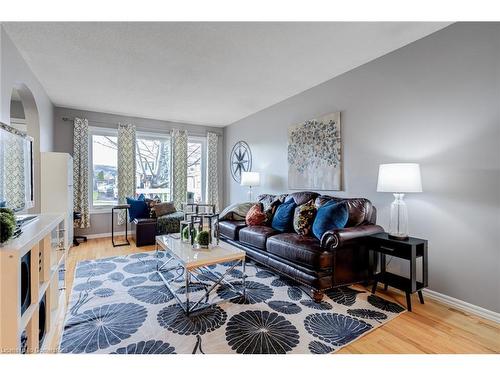 2360 Malcolm Crescent, Burlington, ON - Indoor Photo Showing Living Room