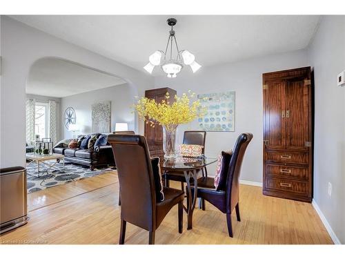 2360 Malcolm Crescent, Burlington, ON - Indoor Photo Showing Dining Room