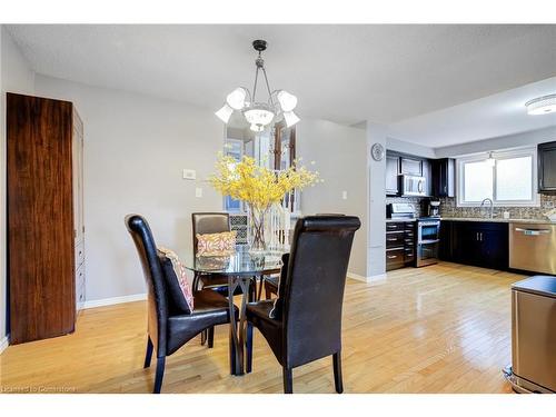 2360 Malcolm Crescent, Burlington, ON - Indoor Photo Showing Dining Room