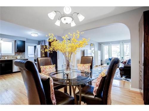 2360 Malcolm Crescent, Burlington, ON - Indoor Photo Showing Dining Room