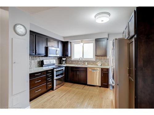 2360 Malcolm Crescent, Burlington, ON - Indoor Photo Showing Kitchen