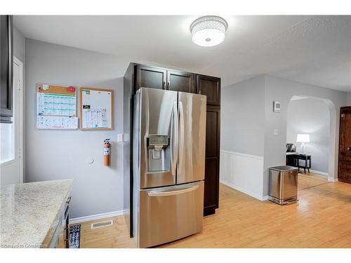 2360 Malcolm Crescent, Burlington, ON - Indoor Photo Showing Kitchen