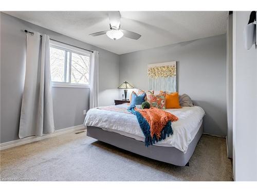 2360 Malcolm Crescent, Burlington, ON - Indoor Photo Showing Bedroom