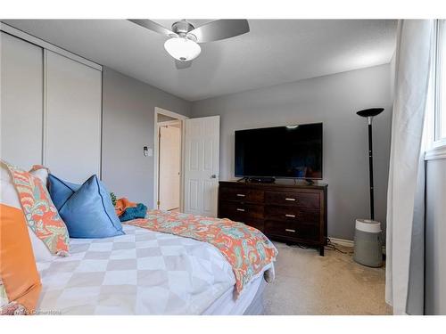 2360 Malcolm Crescent, Burlington, ON - Indoor Photo Showing Bedroom