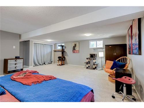 2360 Malcolm Crescent, Burlington, ON - Indoor Photo Showing Bedroom