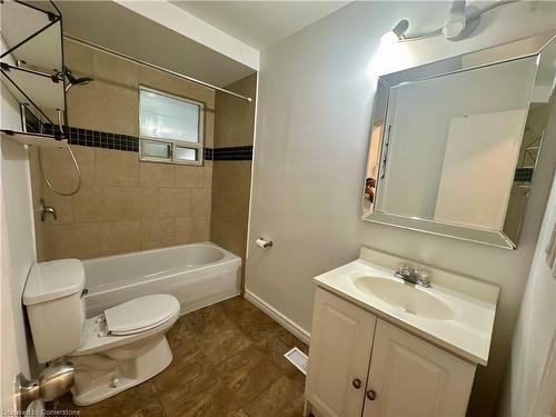 15 Cornell Avenue, Kitchener, ON - Indoor Photo Showing Bathroom