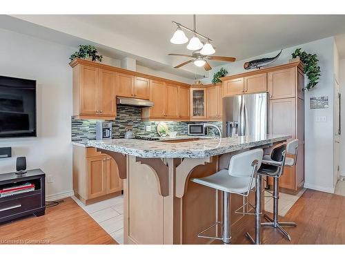 1069 Beach Boulevard, Hamilton, ON - Indoor Photo Showing Kitchen With Stainless Steel Kitchen With Upgraded Kitchen