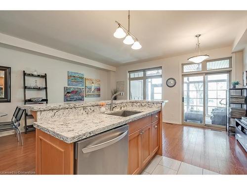 1069 Beach Boulevard, Hamilton, ON - Indoor Photo Showing Kitchen