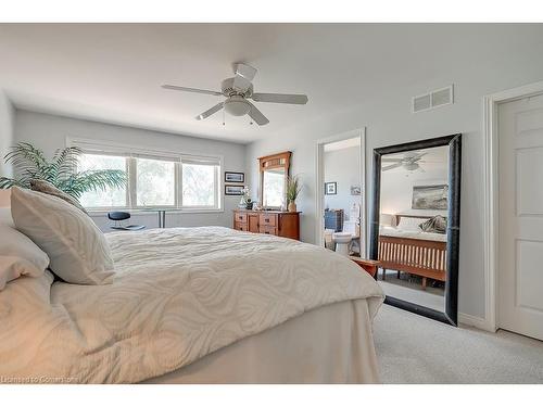 1069 Beach Boulevard, Hamilton, ON - Indoor Photo Showing Bedroom