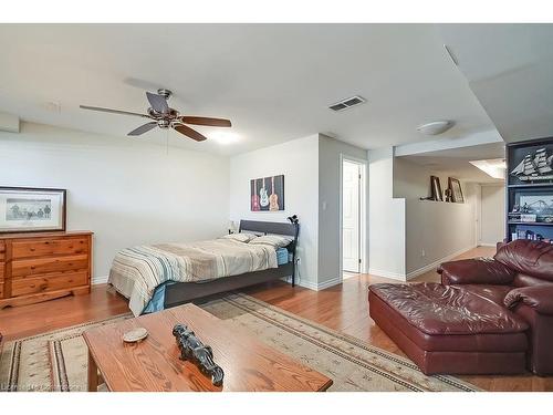 1069 Beach Boulevard, Hamilton, ON - Indoor Photo Showing Bedroom