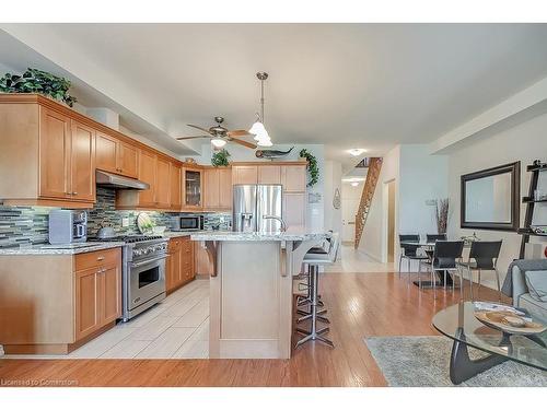 1069 Beach Boulevard, Hamilton, ON - Indoor Photo Showing Kitchen