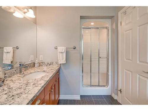 1069 Beach Boulevard, Hamilton, ON - Indoor Photo Showing Bathroom