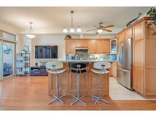 1069 Beach Boulevard, Hamilton, ON - Indoor Photo Showing Kitchen