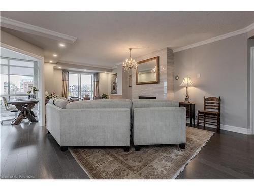 311-430 Pearl Street, Burlington, ON - Indoor Photo Showing Living Room