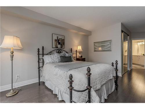 311-430 Pearl Street, Burlington, ON - Indoor Photo Showing Bedroom