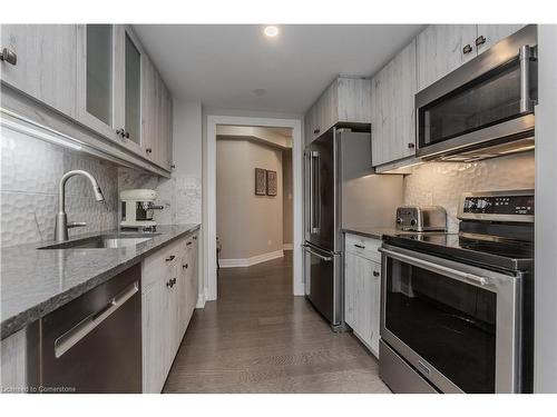 311-430 Pearl Street, Burlington, ON - Indoor Photo Showing Kitchen With Stainless Steel Kitchen With Upgraded Kitchen